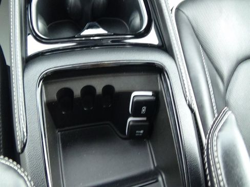 Used 2026 Chrysler Pacifica Limited FWD image 38