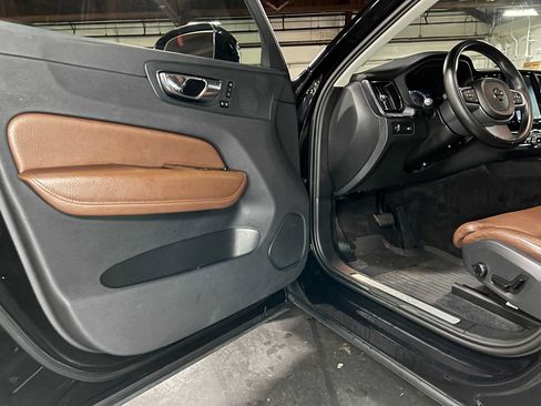 Used 2019 Volvo XC60 T5 Momentum w/ Protection Package Premier AWD/4WD image 25