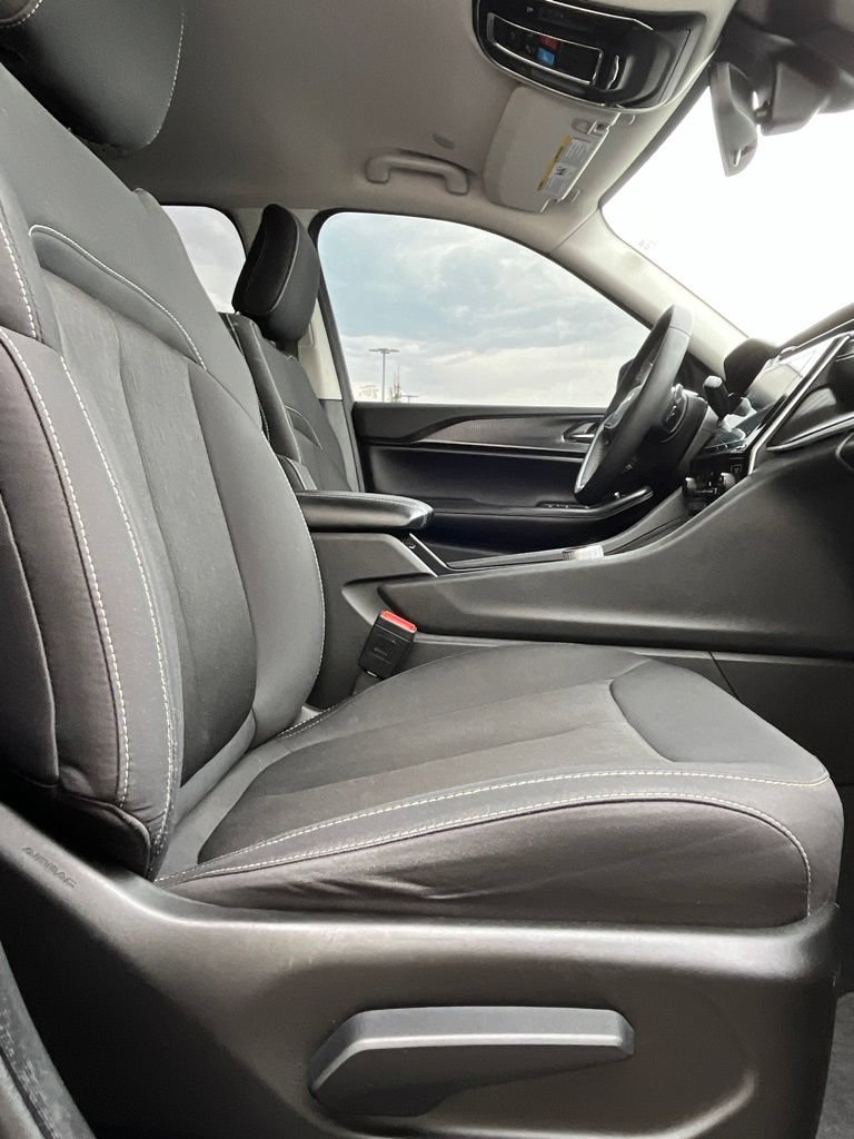Certified 2024 Jeep Grand Cherokee L Laredo w/ Luxury Tech Group I AWD/4WD image 9