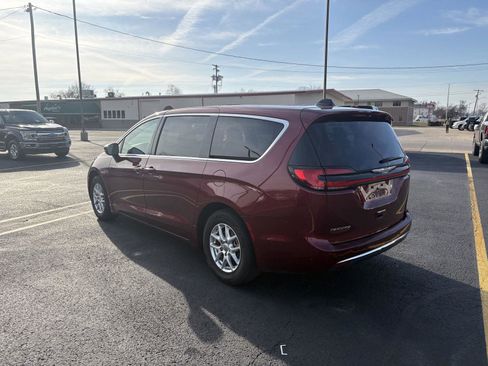 Used 2023 Chrysler Pacifica Touring-L image 22
