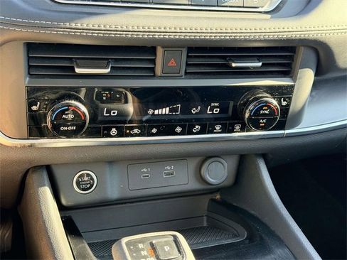 Used 2023 Nissan Rogue SV w/ SV Premium B Package image 23