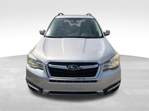 Used 2017 Subaru Forester 2.5i Premium w/ All-Weather Package AWD/4WD image 9