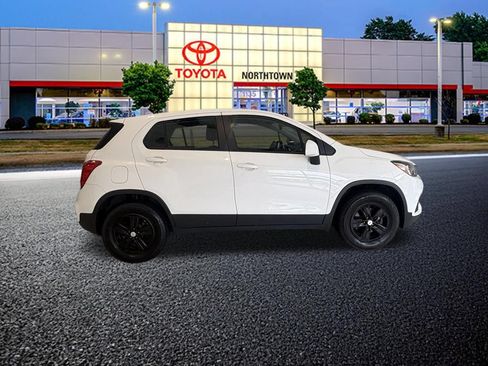 Used 2020 Chevrolet Trax LS AWD/4WD image 5