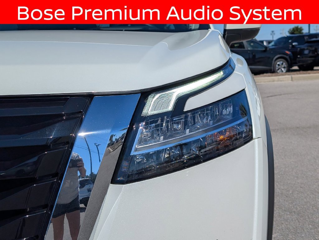 Used 2024 Nissan Pathfinder Platinum AWD/4WD image 12