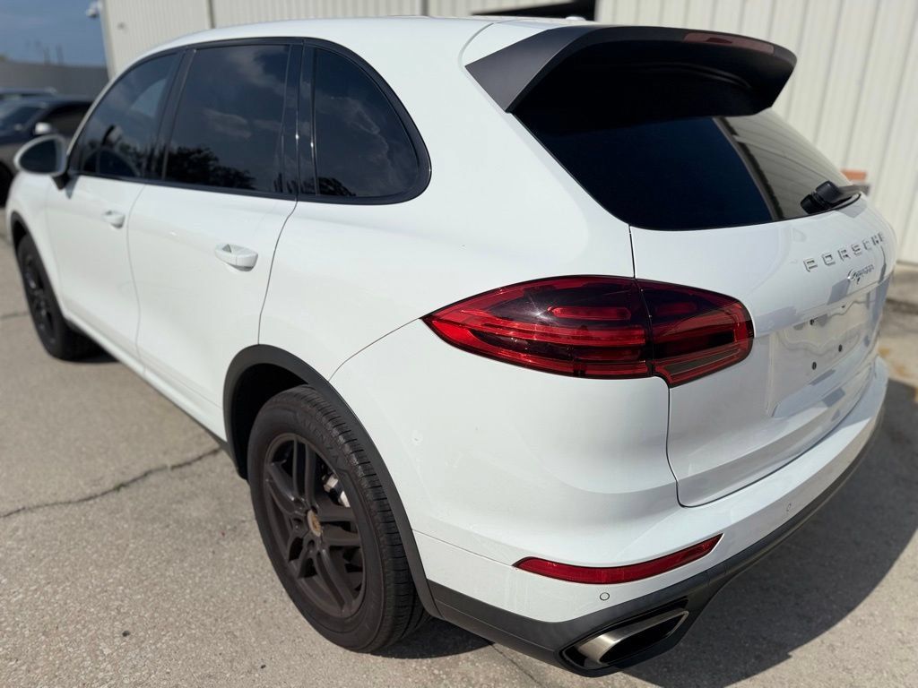 Used 2017 Porsche Cayenne AWD/4WD image 3