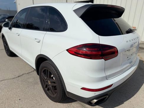 Used 2017 Porsche Cayenne AWD/4WD image 3