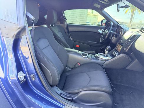 Used 2015 Nissan 370Z Coupe RWD image 17