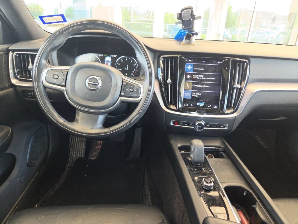 Used 2022 Volvo S60 B5 Momentum w/ Premium Package AWD/4WD image 2