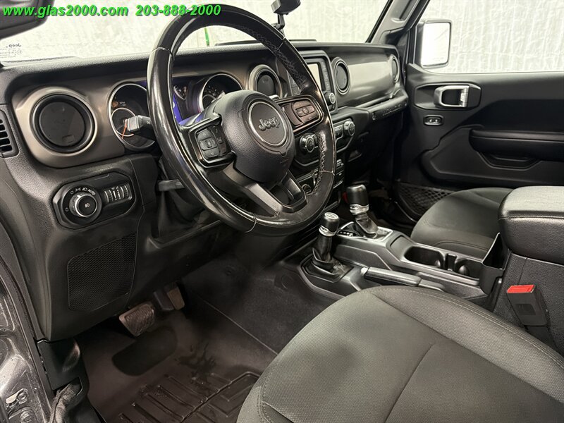 Used 2019 Jeep Wrangler Unlimited Sport S AWD/4WD image 3