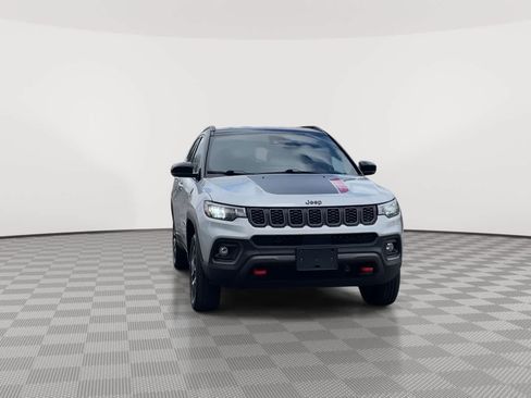 Used 2024 Jeep Compass Trailhawk AWD/4WD image 3
