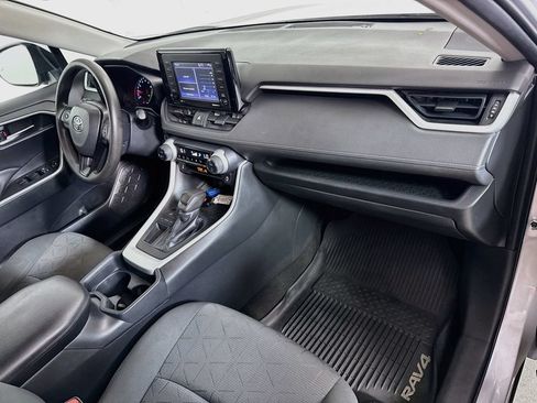 Used 2020 Toyota RAV4 XLE w/ Convenience Package FWD image 27