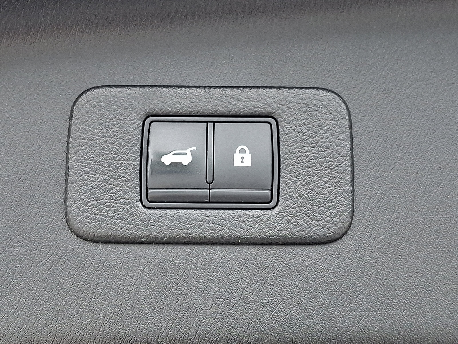 Used 2021 Nissan Armada Platinum w/ Captain's Chairs Package AWD/4WD image 34