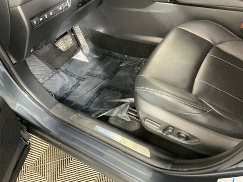 Used 2021 Toyota Venza Limited w/ Advanced Technology Package image 17