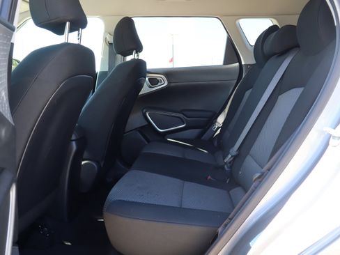 Used 2023 Kia Soul LX w/ LX Technology Package image 11