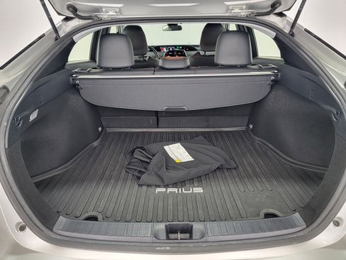 Used 2016 Toyota Prius Three Touring FWD image 29