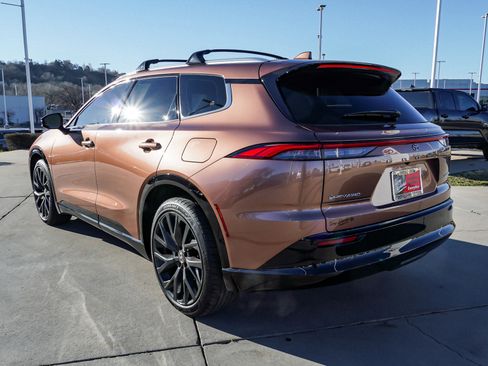 Certified 2025 Toyota Crown Signia image 6