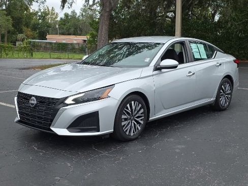 Used 2023 Nissan Altima 2.5 SV image 11