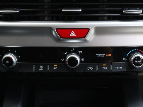 Used 2020 Kia Telluride LX AWD/4WD image 17