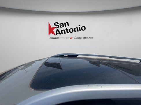 Used 2019 Jeep Cherokee Limited w/ Technology Group FWD image 28