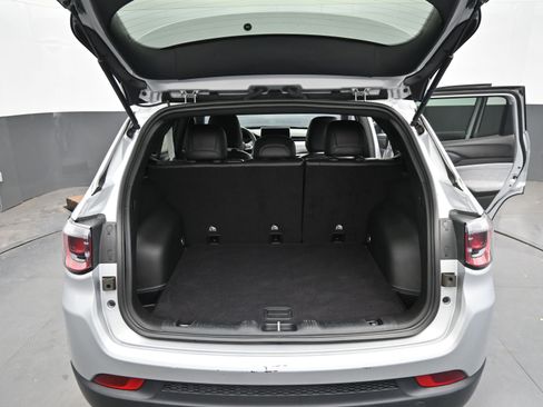 Used 2024 Jeep Compass Latitude image 12