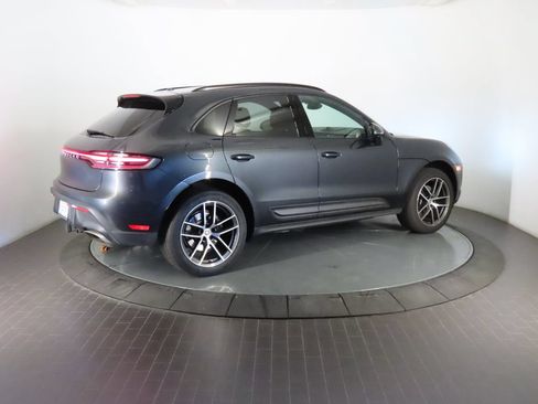 Certified 2025 Porsche Macan AWD/4WD image 7