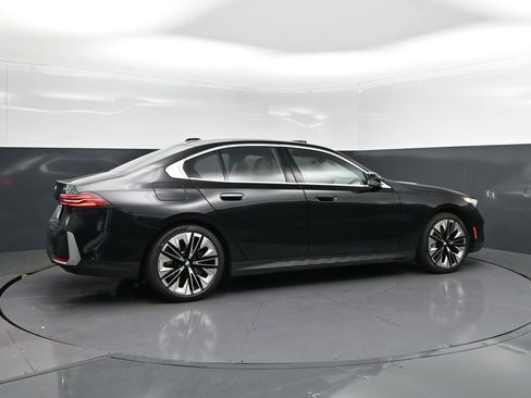 Certified 2025 BMW 530i image 8