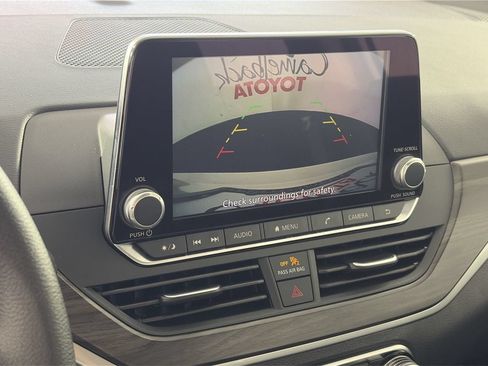 Used 2025 Nissan Altima 2.5 SV FWD image 16