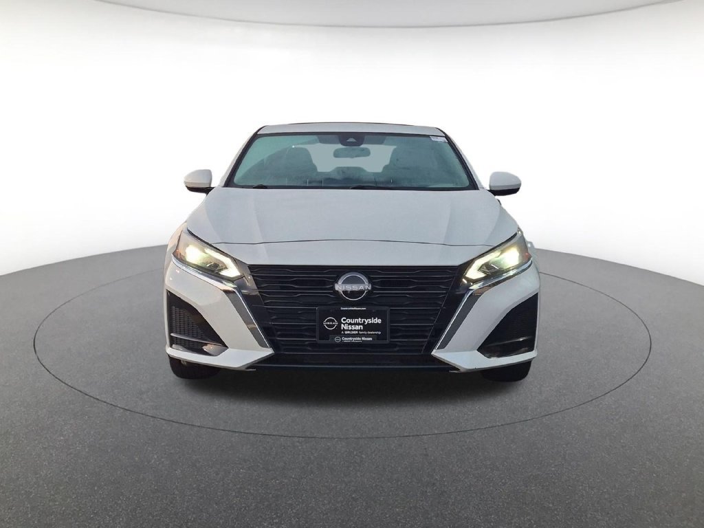 Used 2024 Nissan Altima 2.5 SV w/ SV Premium Package AWD/4WD image 2