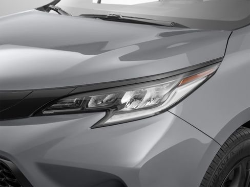 Used 2025 Toyota Sienna XSE w/ XSE Plus Package AWD/4WD image 44