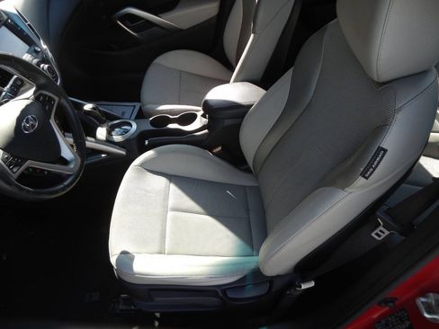 Used 2013 Hyundai Veloster w/ Style Pkg FWD image 3