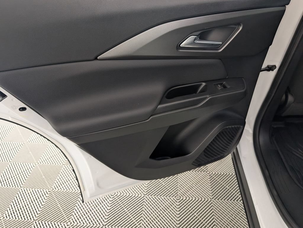 Certified 2026 Chevrolet Equinox EV LT FWD image 25