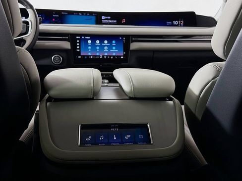 New 2026 Lincoln Navigator Premiere AWD/4WD image 29