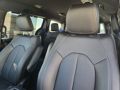 New 2026 Chrysler Pacifica Select image 25