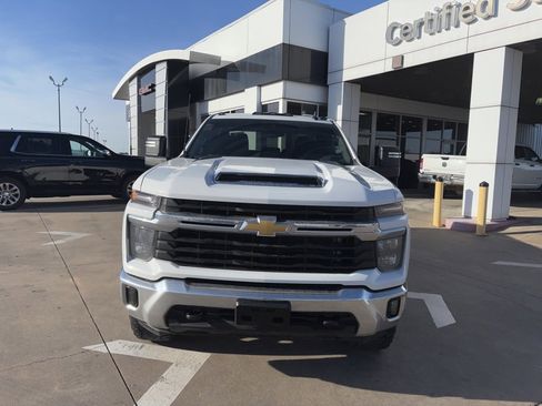 Used 2024 Chevrolet Silverado 2500 LT image 9