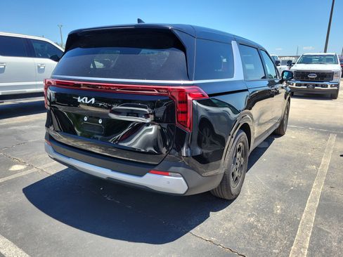 Used 2026 Kia Carnival FWD image 5