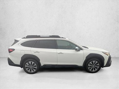 Used 2023 Subaru Outback Touring AWD/4WD image 4