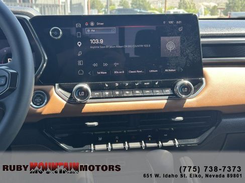 Used 2025 GMC Canyon AT4 AWD/4WD image 16