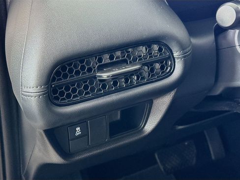 Used 2023 Honda HR-V LX image 8