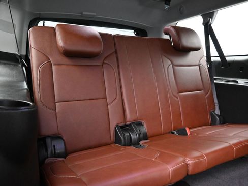 Used 2020 Chevrolet Suburban Premier w/ Premier Plus Edition image 14