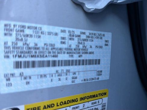 Used 2025 Ford Expedition Platinum image 31