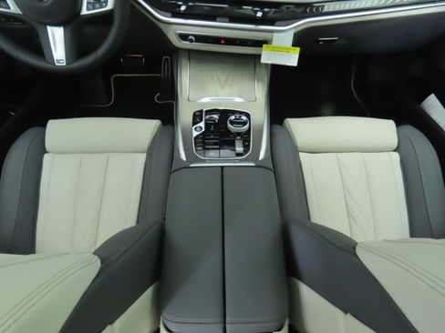 Used 2026 BMW X7 xDrive40i w/ Executive Package AWD/4WD image 18