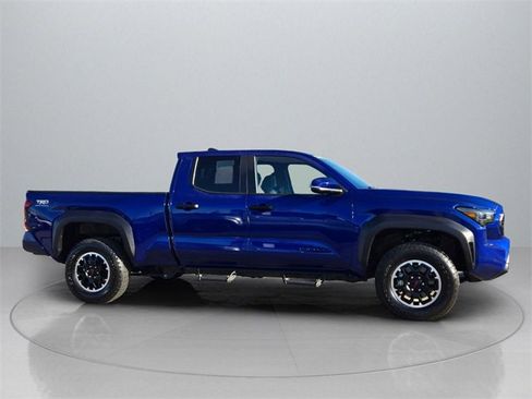 Used 2025 Toyota Tacoma TRD Off-Road image 9
