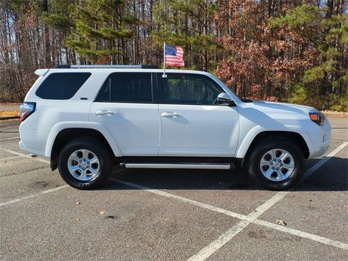 Used 2022 Toyota 4Runner SR5 Premium image 3