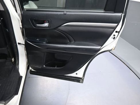 Used 2018 Toyota Highlander SE AWD/4WD image 79