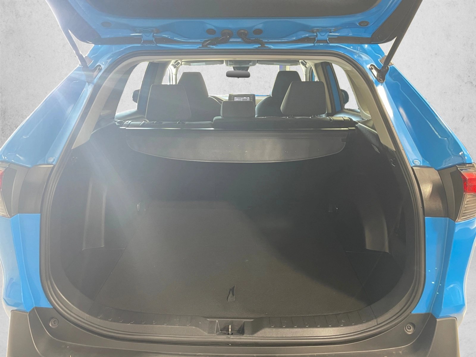 Used 2021 Toyota RAV4 LE w/ Carpet Mat Package (TMS) FWD image 23