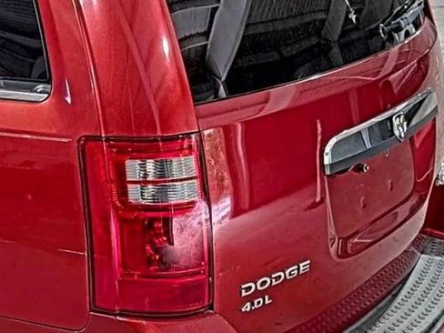 Used 2010 Dodge Grand Caravan SXT image 9