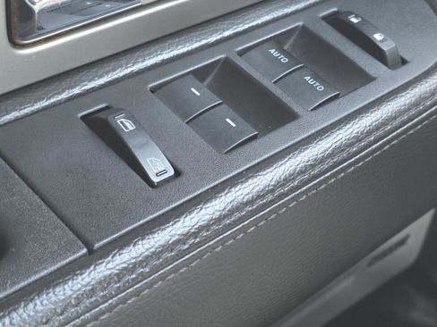 Used 2014 Ford F150 Platinum image 9