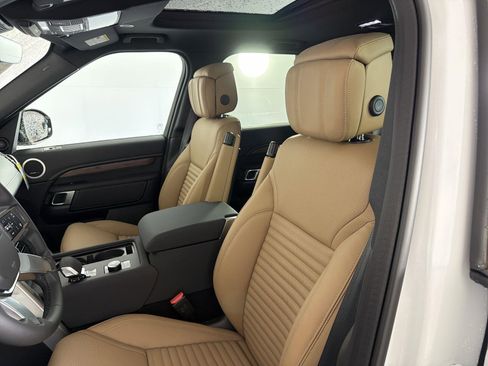 New 2026 Land Rover Discovery Dynamic SE image 25