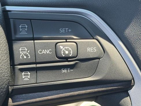 Certified 2023 Jeep Grand Cherokee Limited w/ Black Appearance Package AWD/4WD image 22