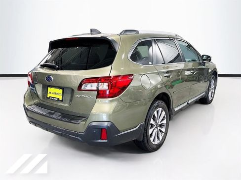Used 2018 Subaru Outback 2.5i Touring AWD/4WD image 5